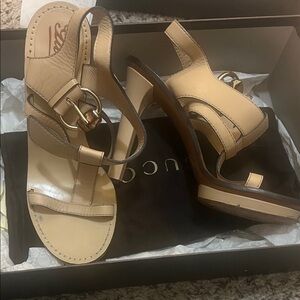Gucci Beige Leather Sandals